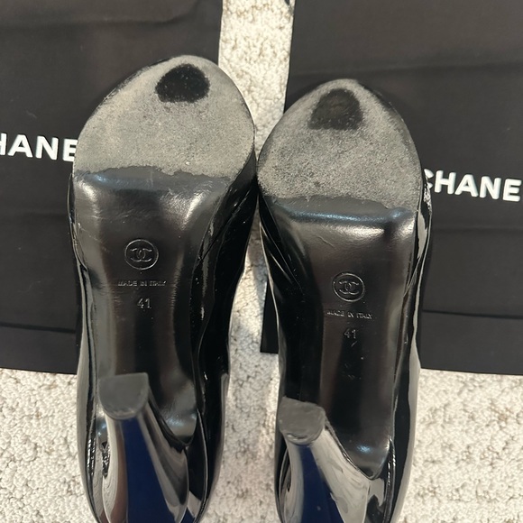 CHANEL Black Patent Leather Pumps with White Cap Toe Detail